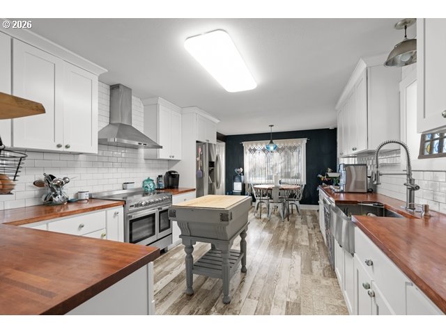 526 E PUNKIN CENTER RD