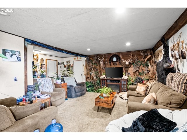 526 E PUNKIN CENTER RD