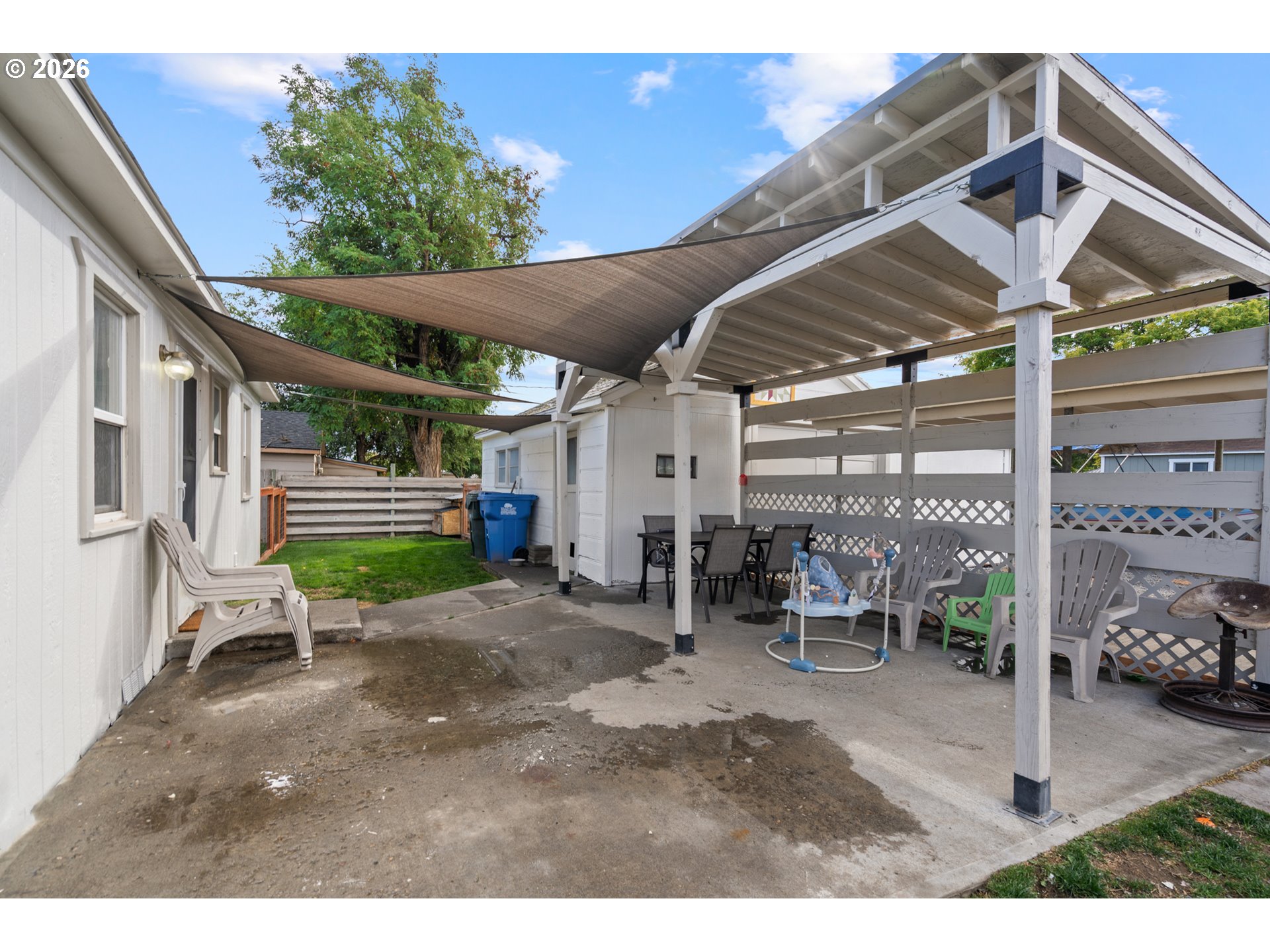 993 W HIGHLAND AVE