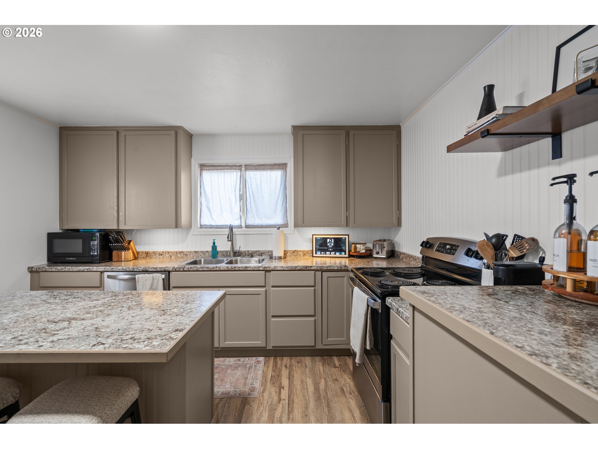 993 W HIGHLAND AVE