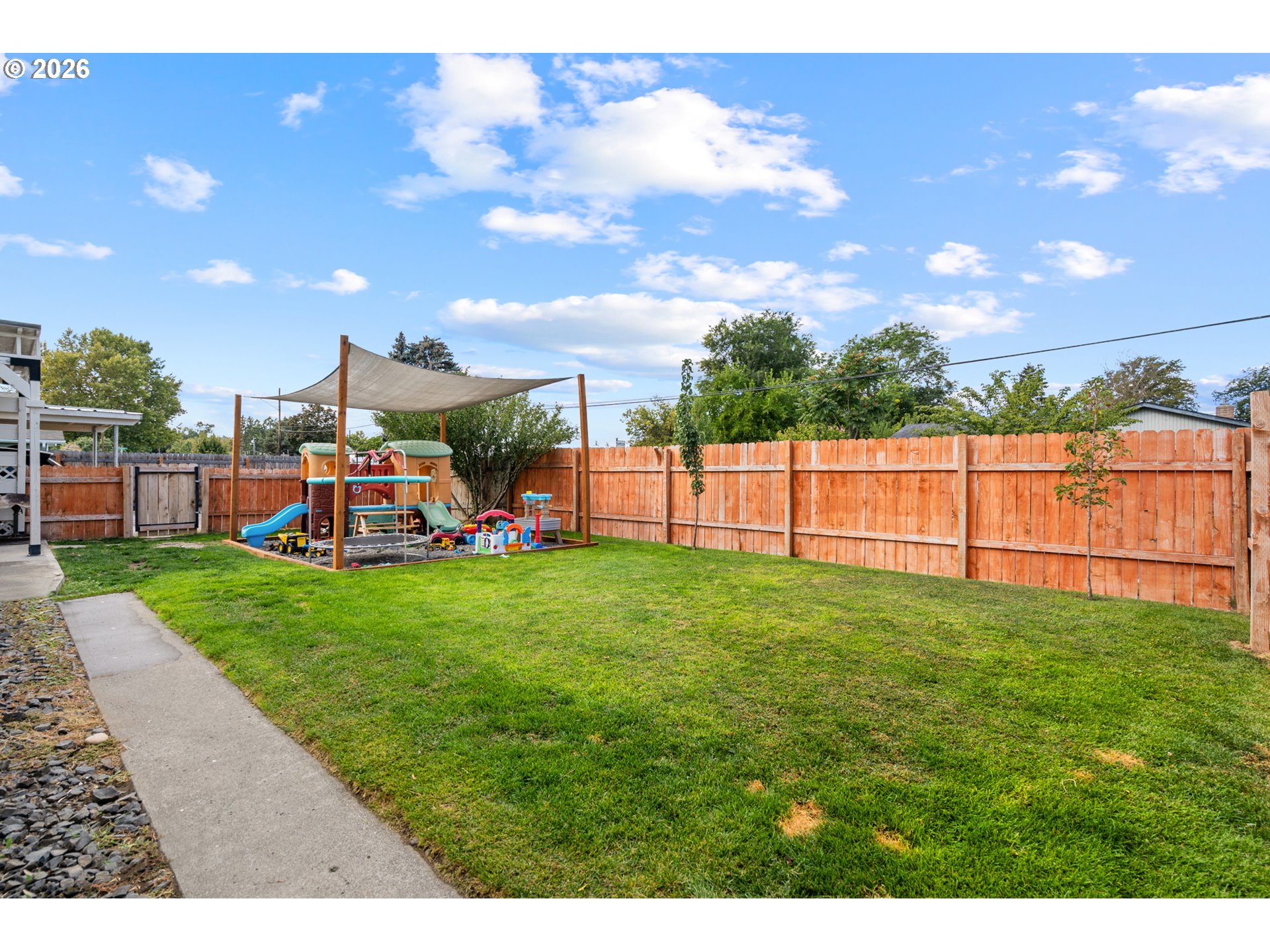 993 W HIGHLAND AVE