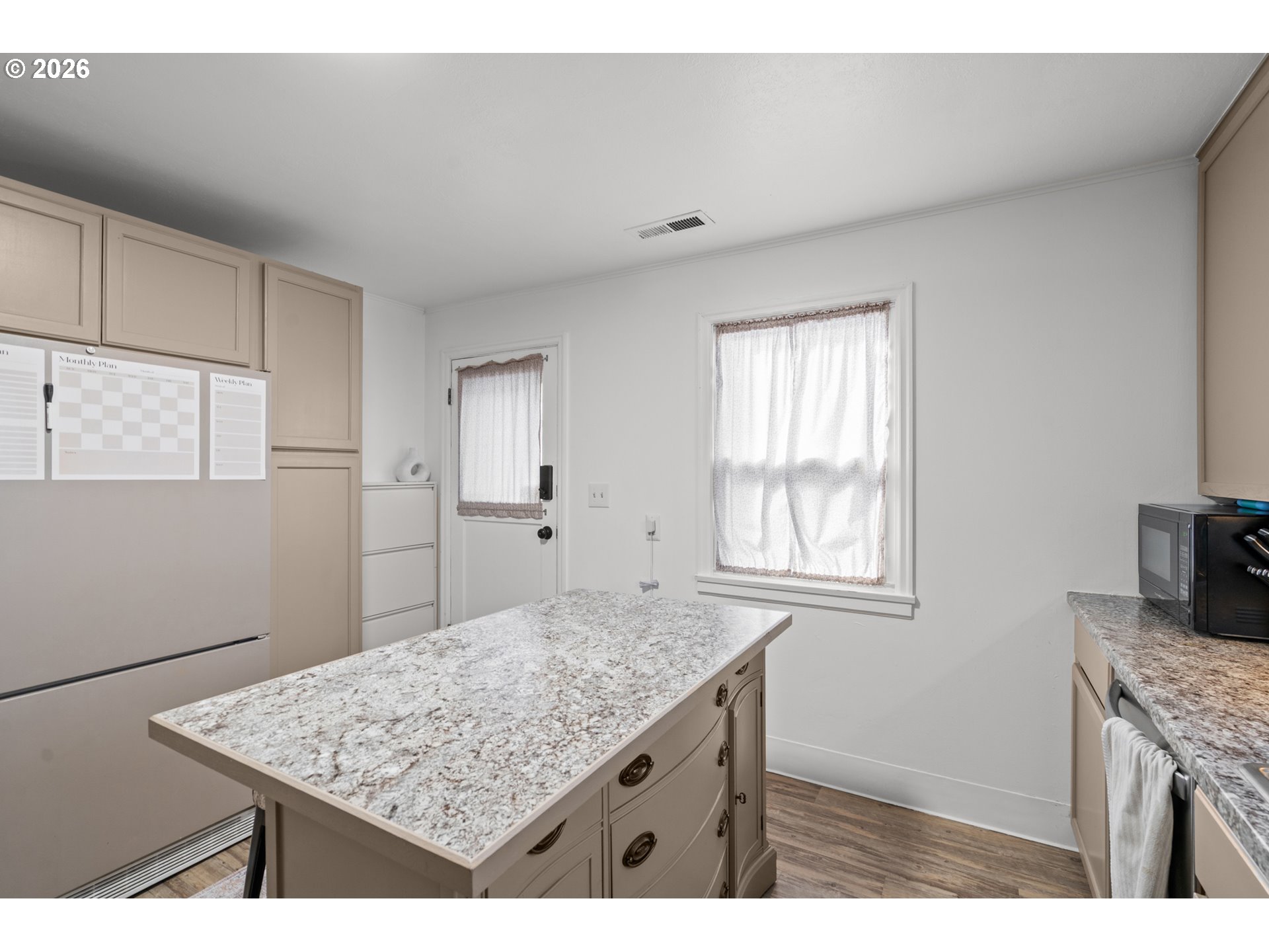 993 W HIGHLAND AVE