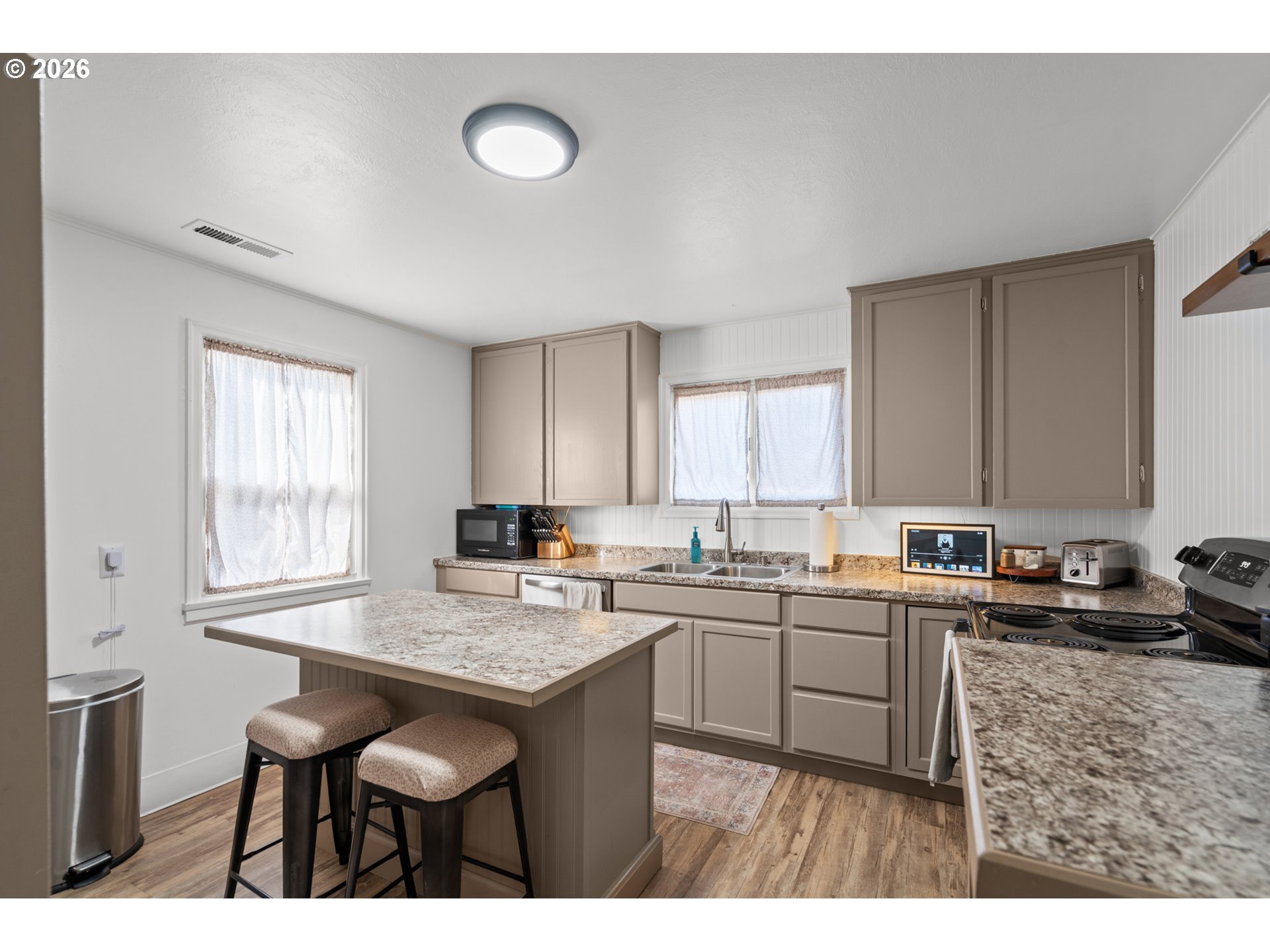 993 W HIGHLAND AVE
