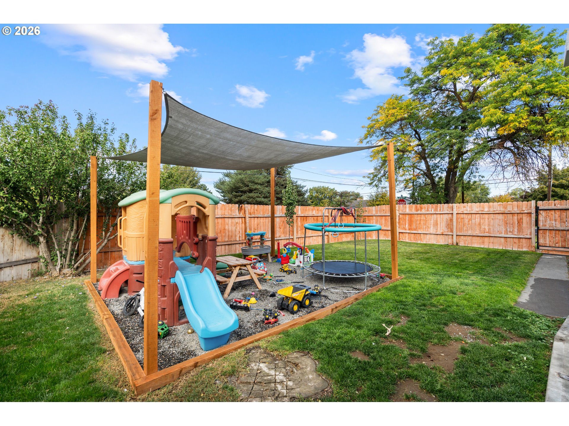 993 W HIGHLAND AVE