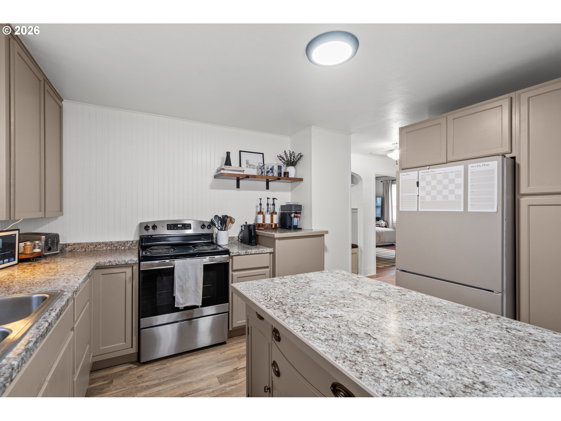 993 W HIGHLAND AVE