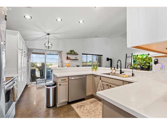2307 NW EUCALYPTUS DR