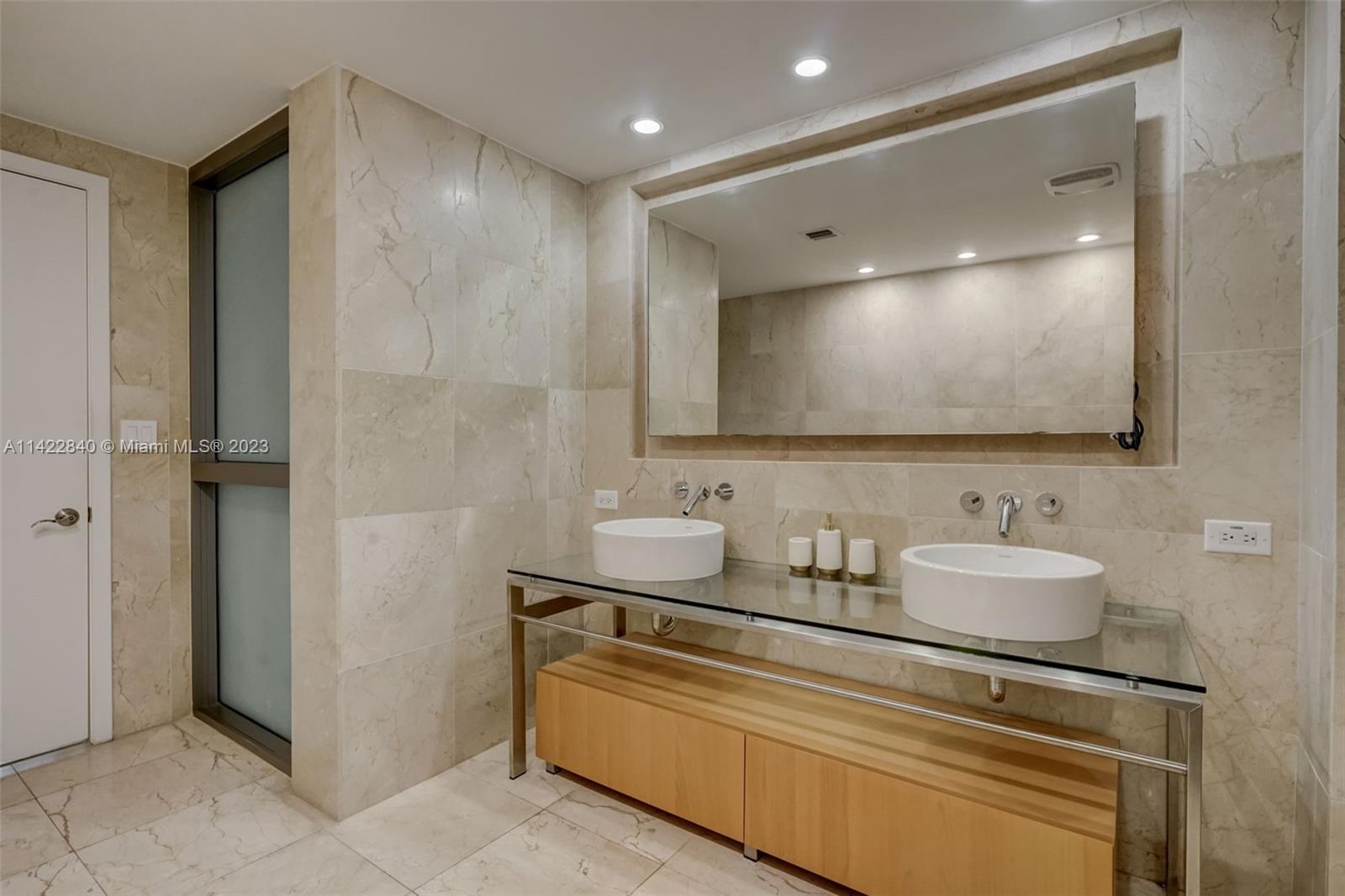 6000 Collins Ave # 309