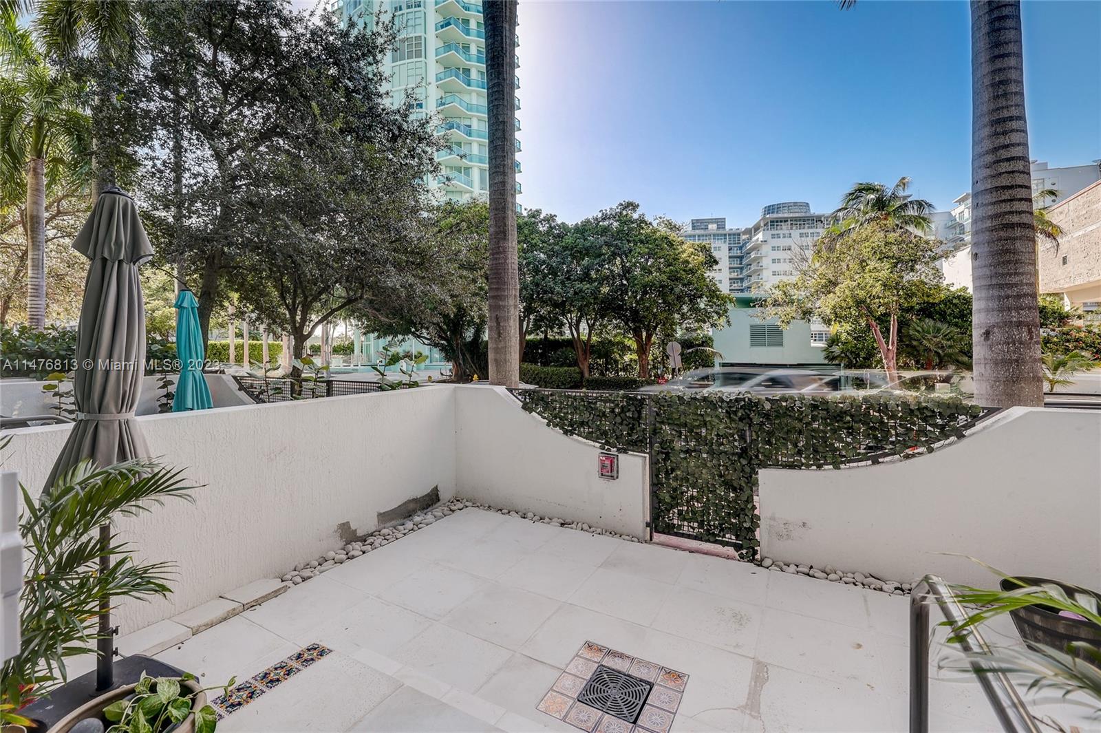 6000 Collins Ave # 104