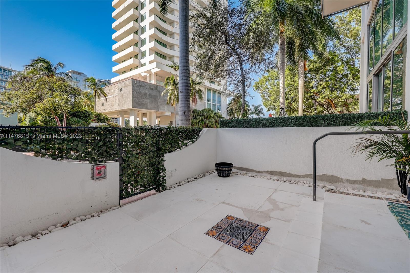 6000 Collins Ave # 104
