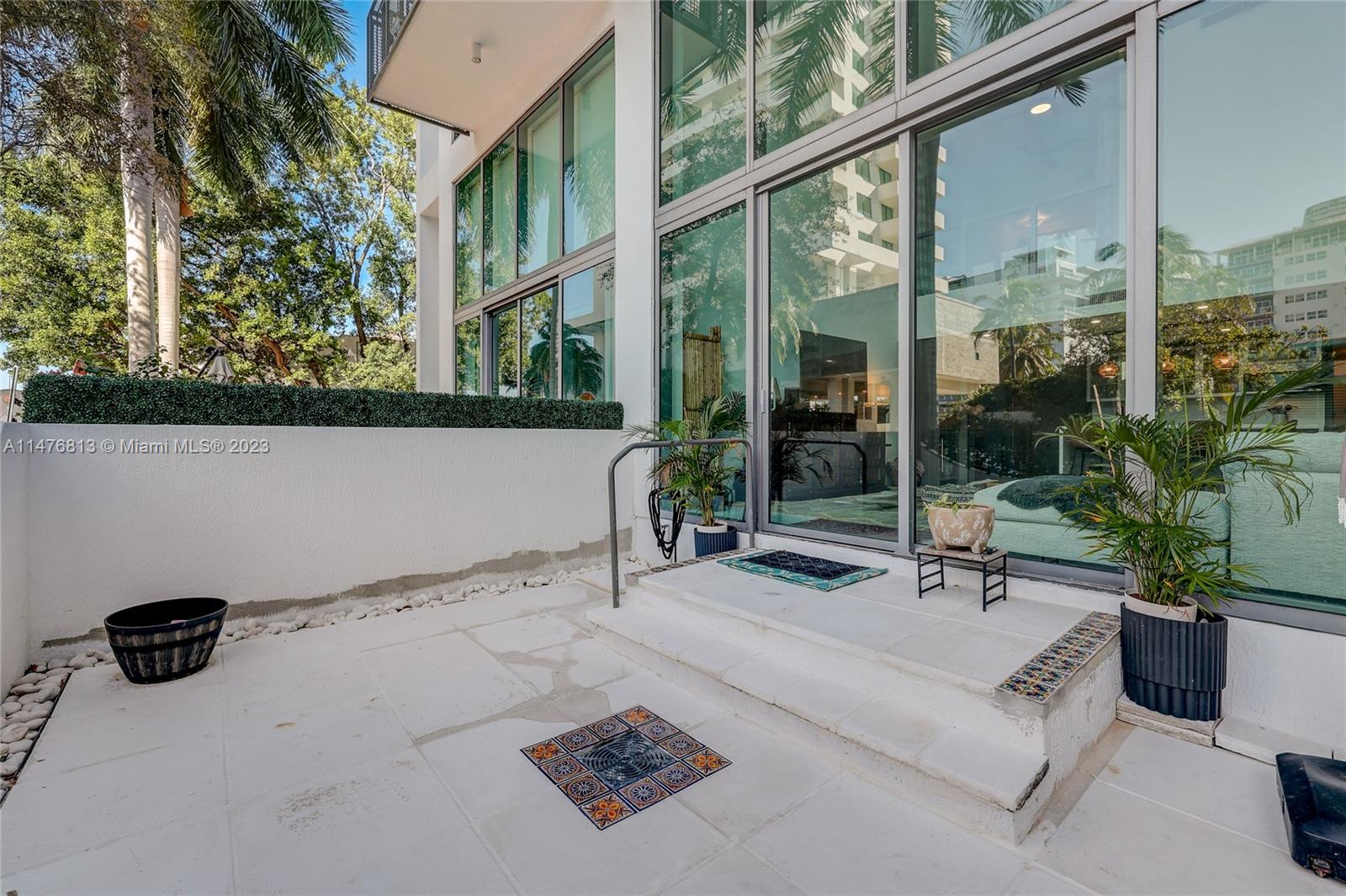 6000 Collins Ave # 104