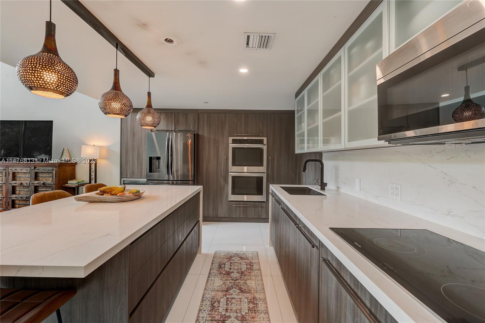 6000 Collins Ave # 104