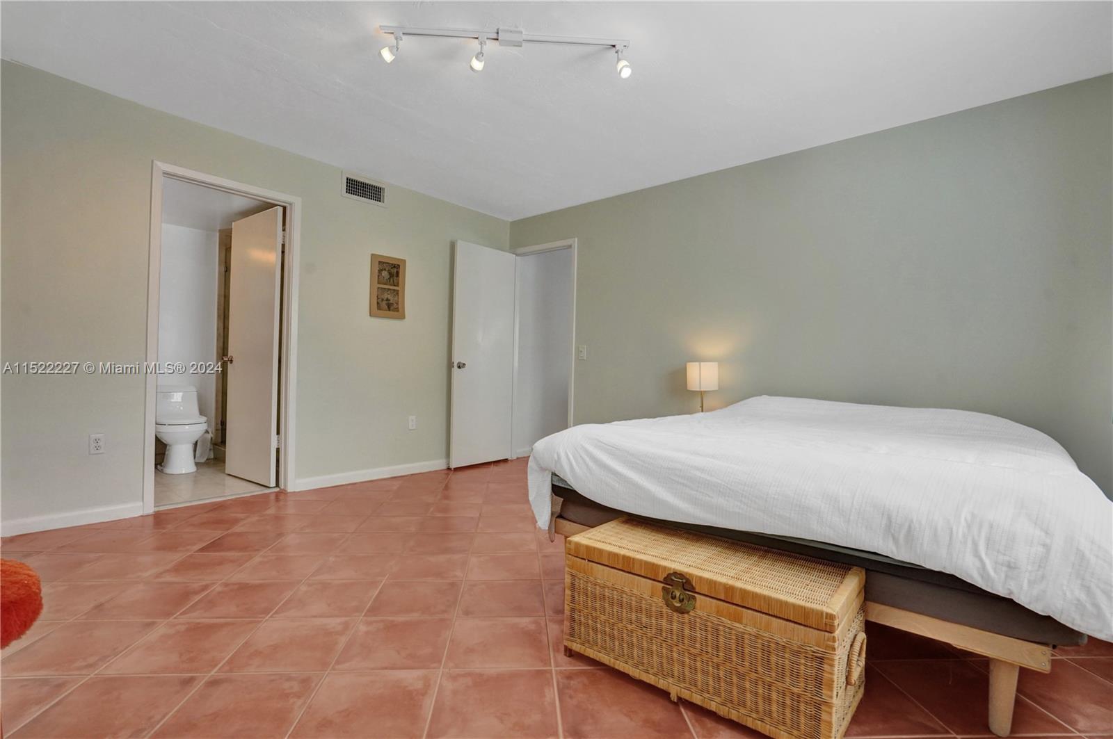 619 Euclid Ave # 2B