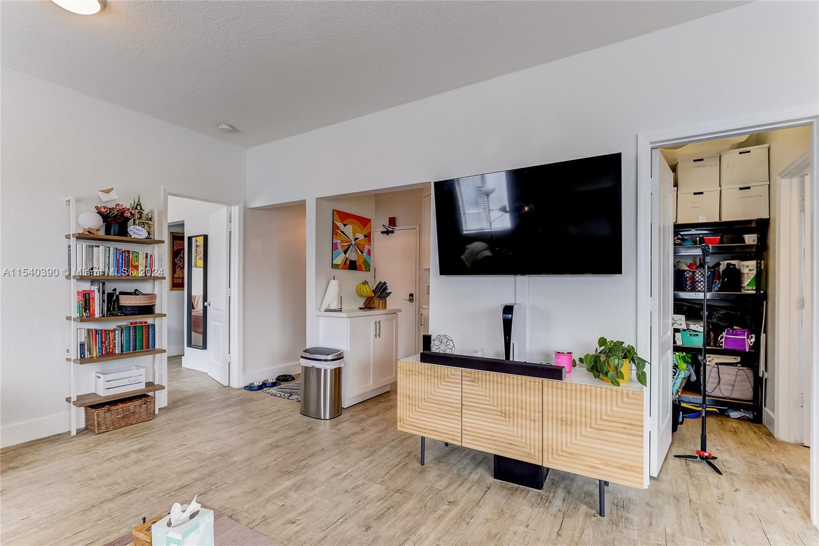 820 Euclid Ave # 301
