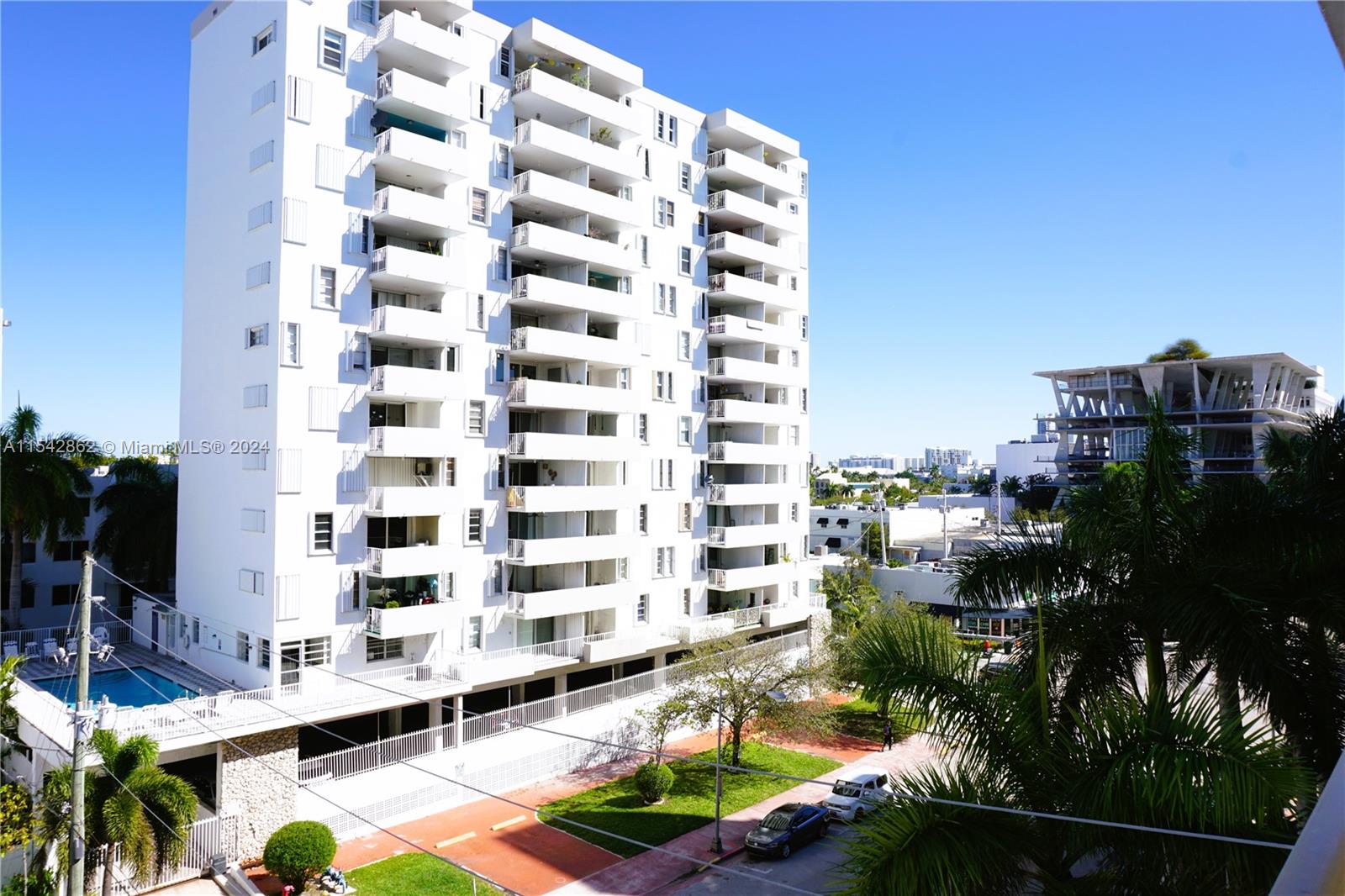 1340 Lincoln Rd # 608