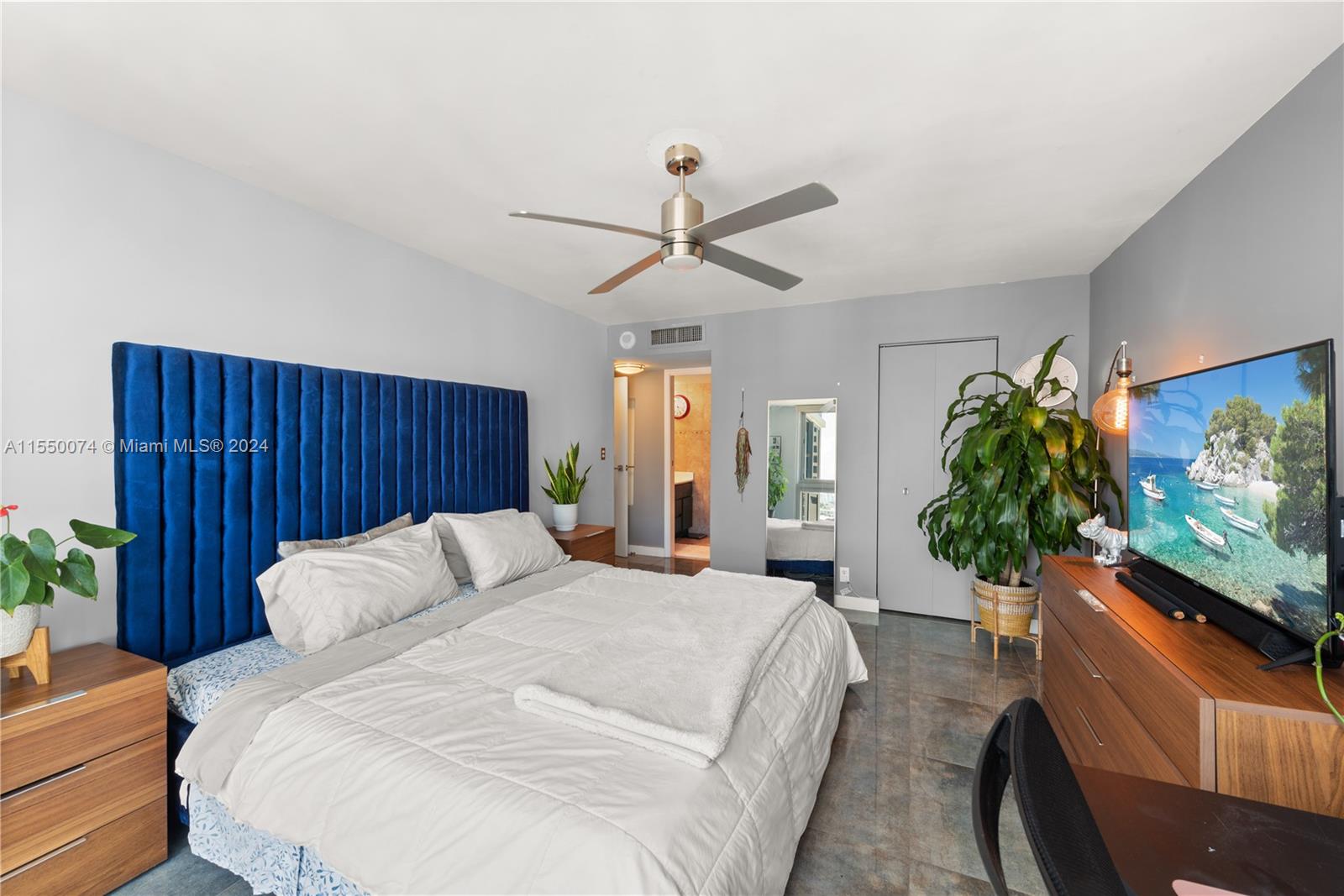 2655 Collins Ave # 1904