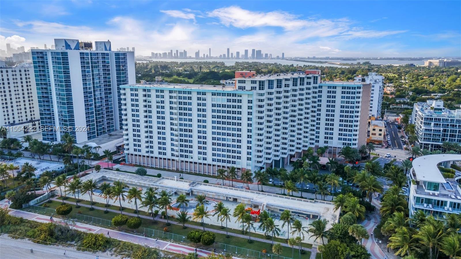 2899 Collins Avenue 1627