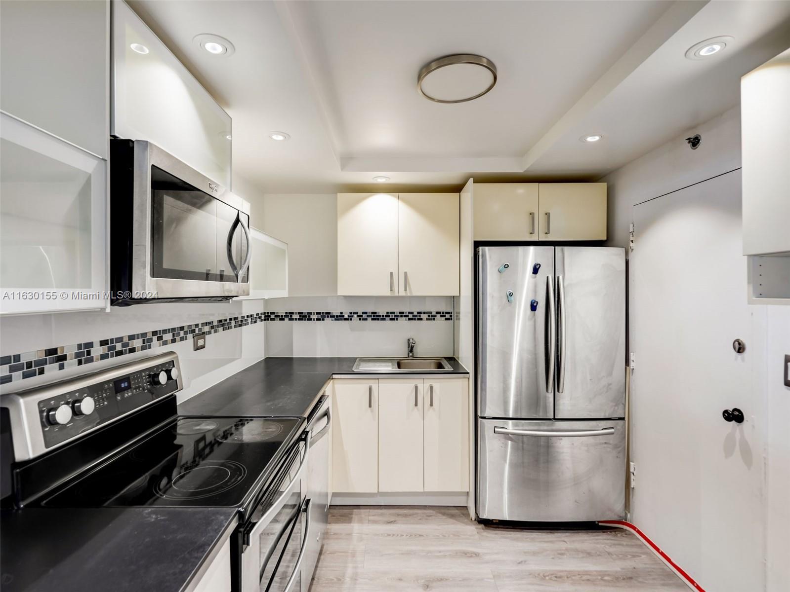 6039 Collins Ave # 502