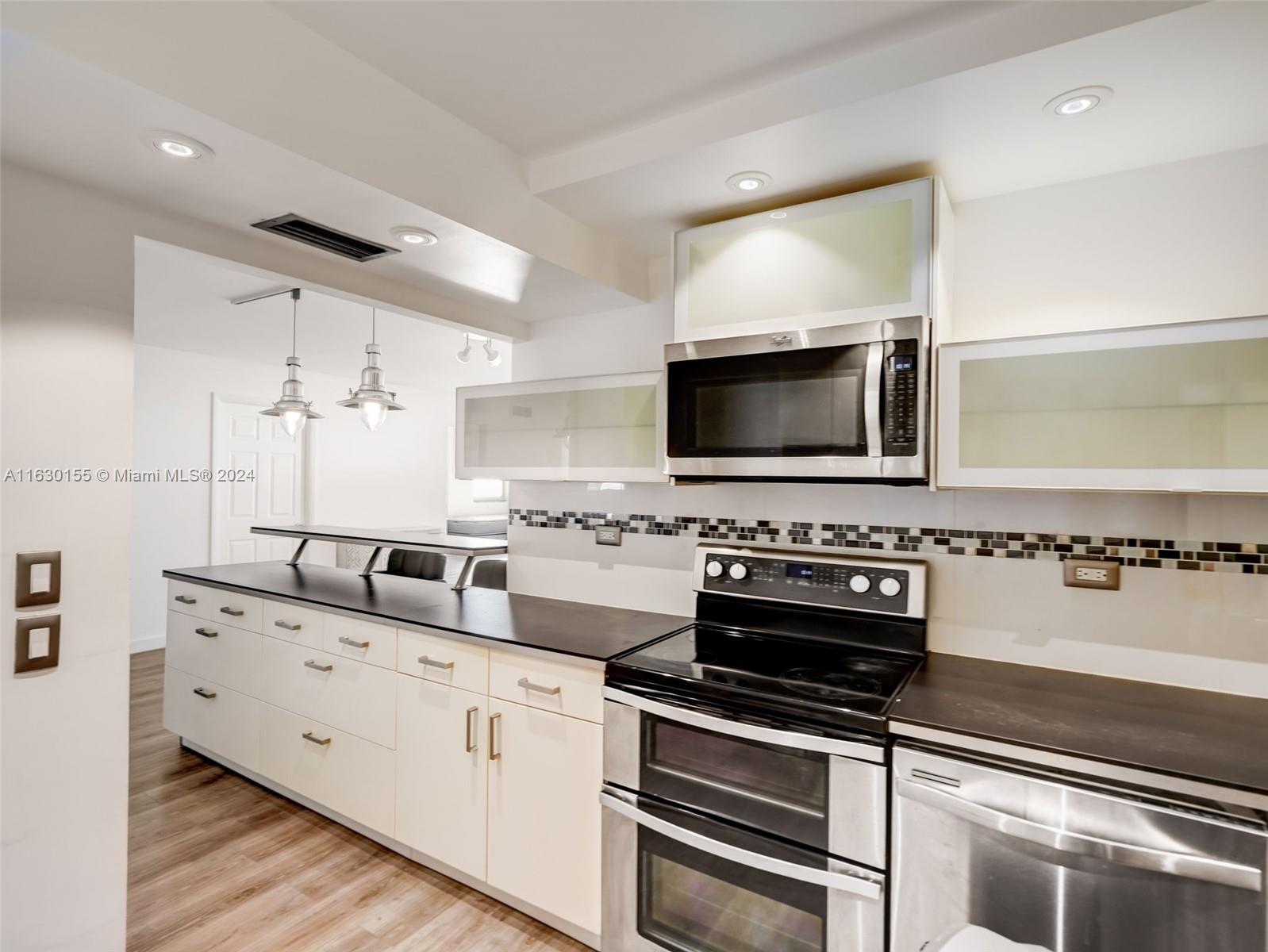 6039 Collins Ave # 502
