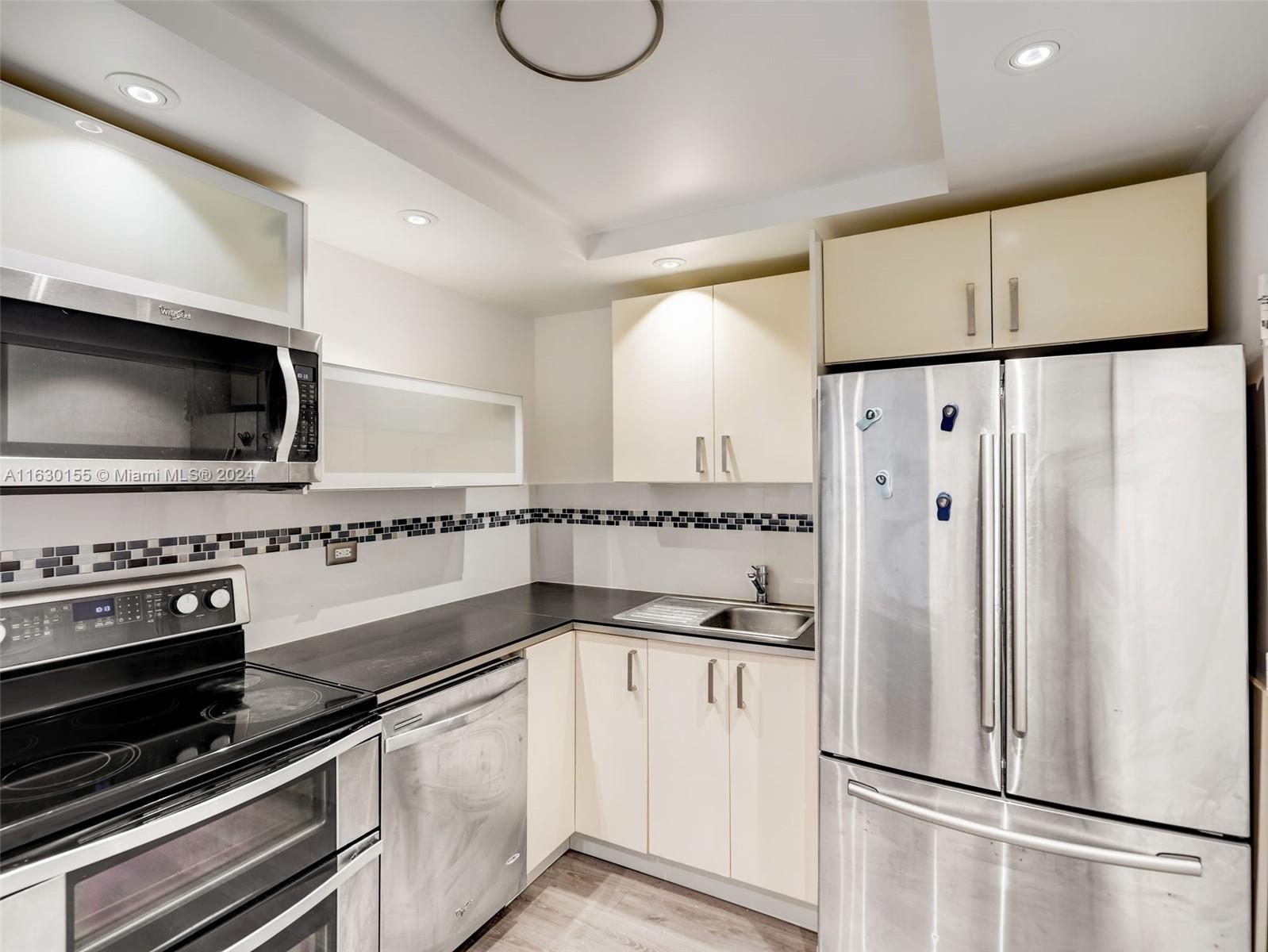 6039 Collins Ave # 502