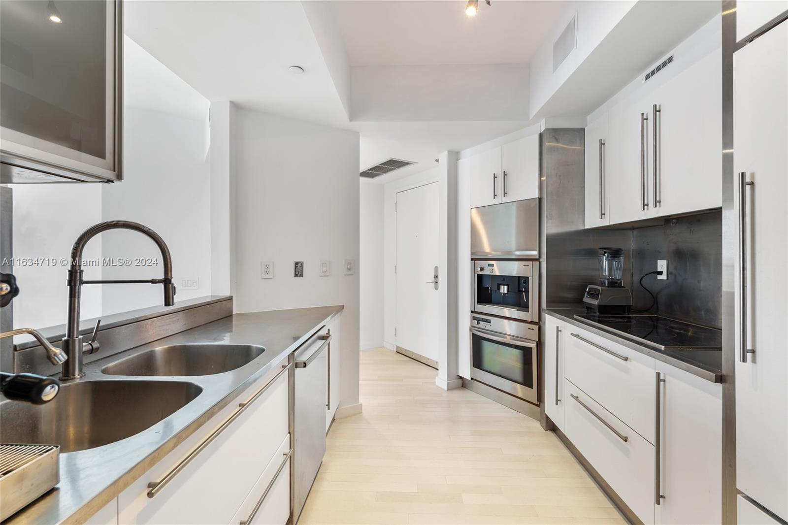 450 Alton Rd # 1606