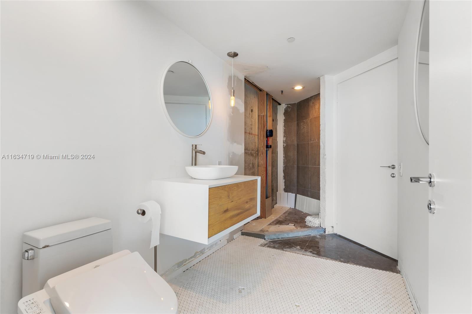 450 Alton Rd # 1606