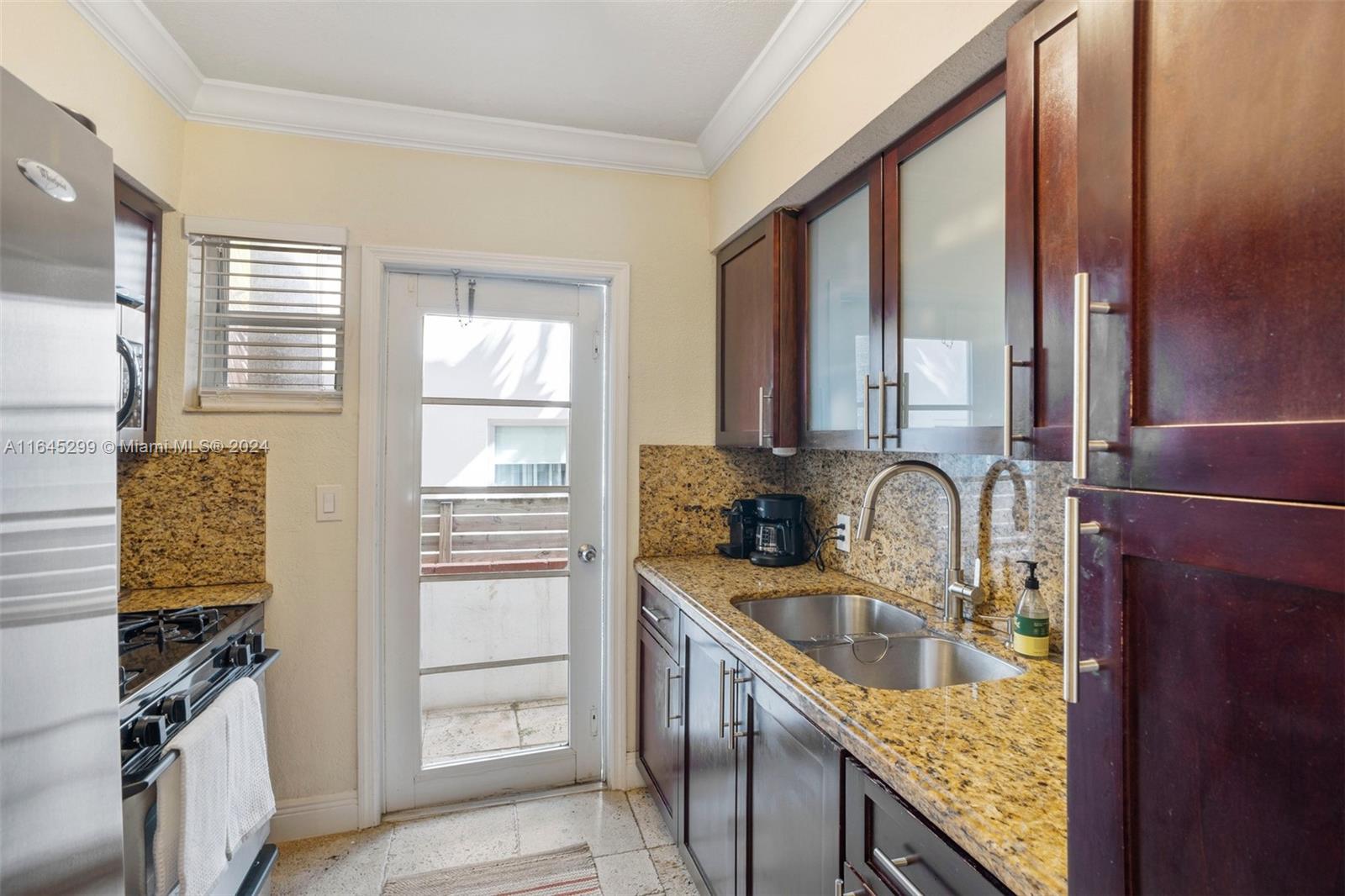 1800 Meridian Ave # 5