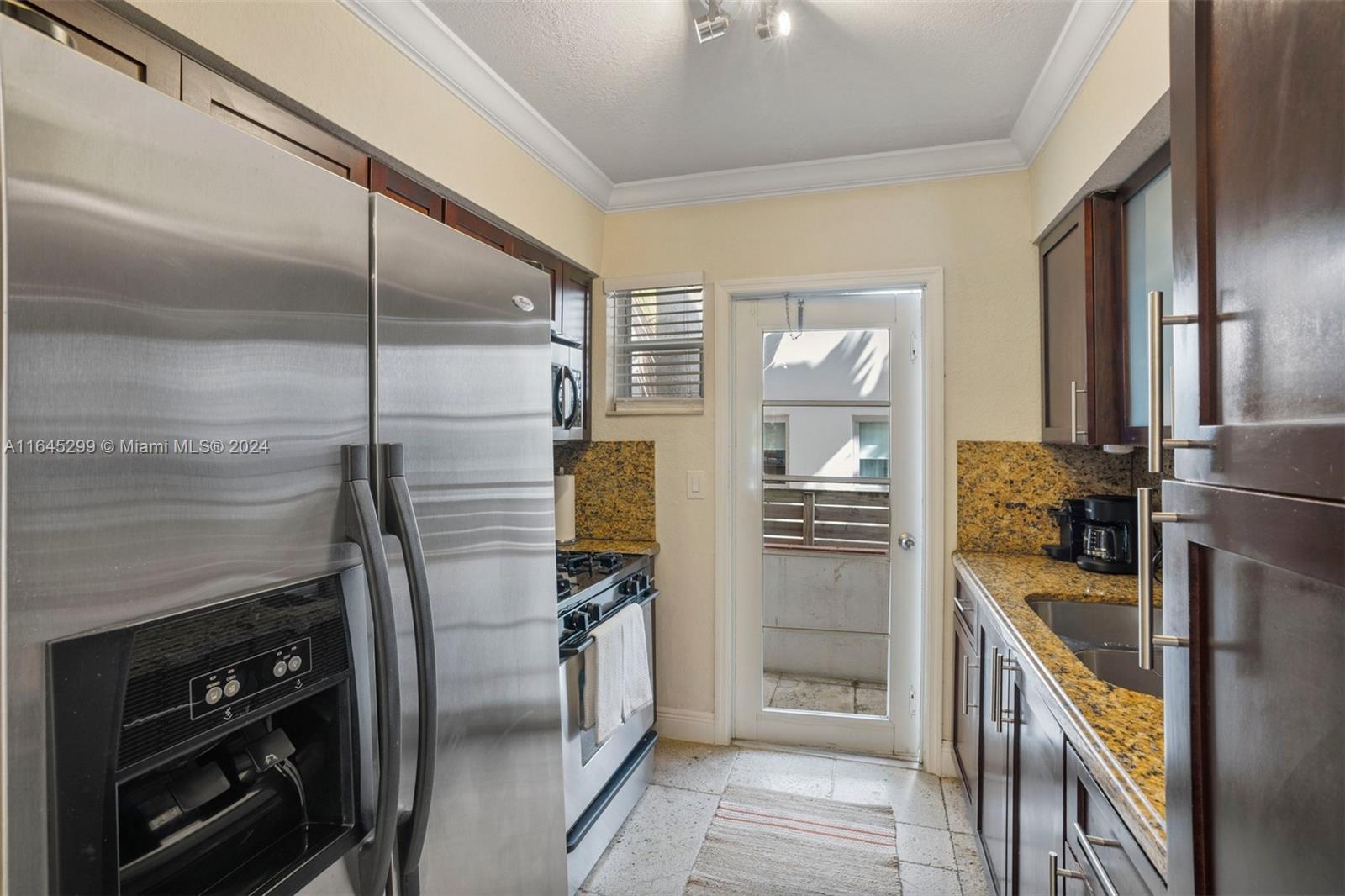 1800 Meridian Ave # 5