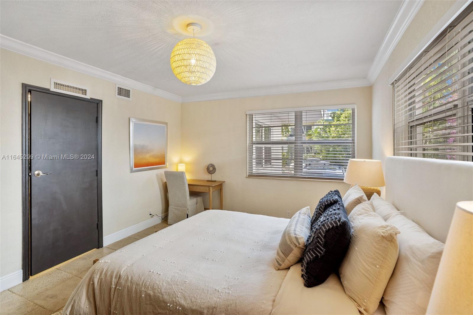 1800 Meridian Ave # 5