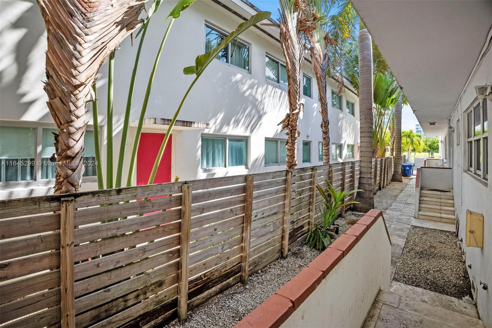 1800 Meridian Ave # 5