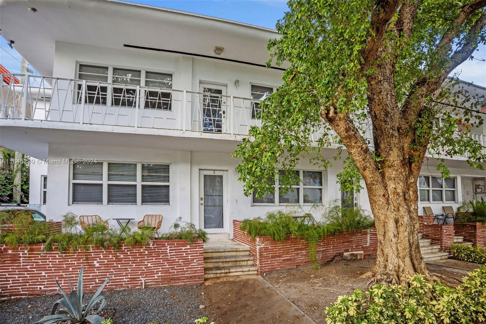 1800 Meridian Ave # 5