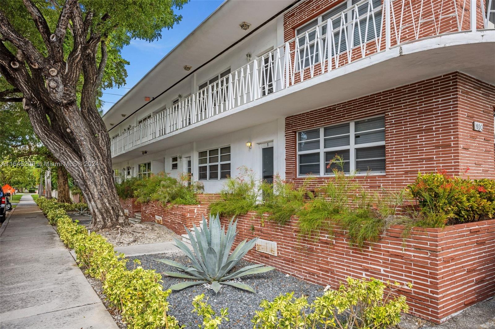 1800 Meridian Ave # 5