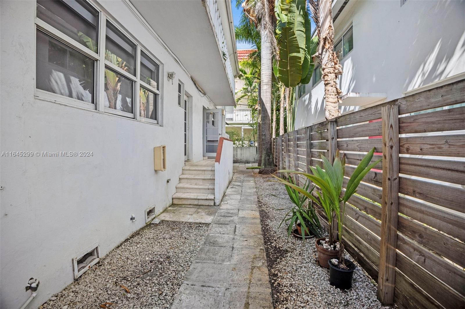 1800 Meridian Ave # 5