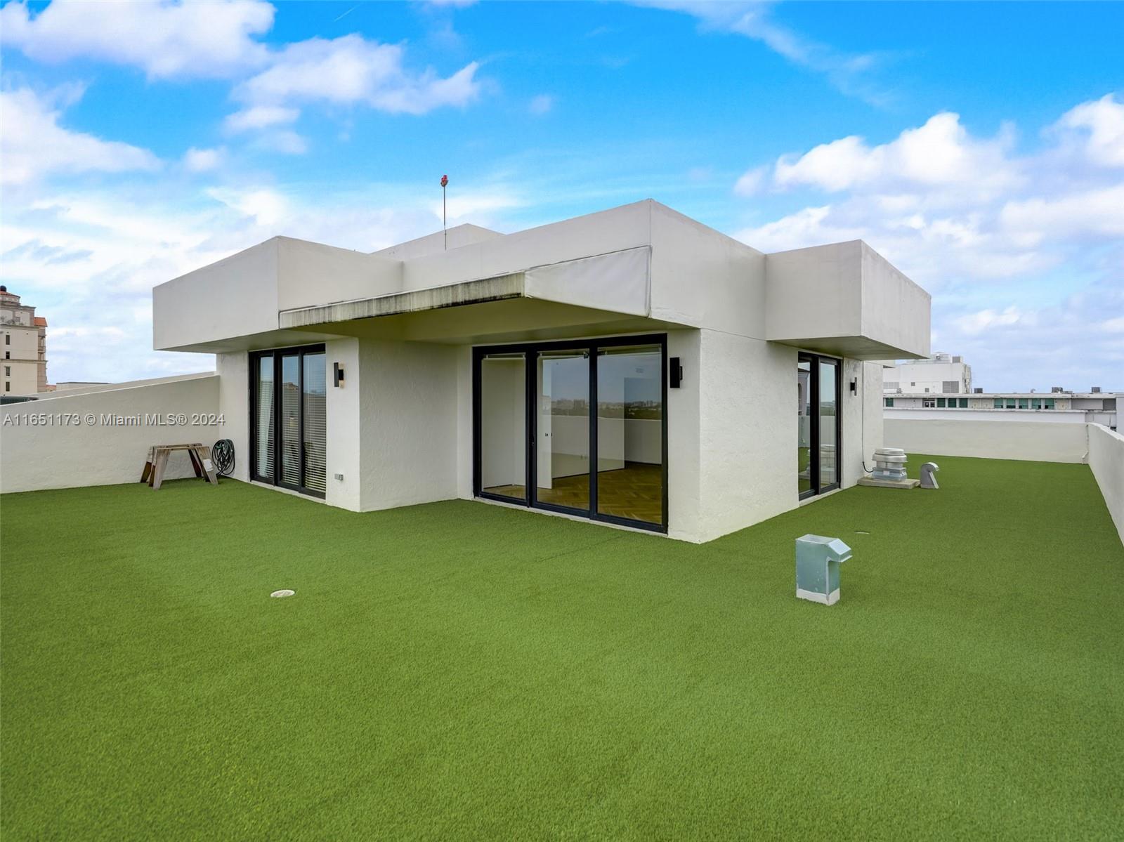 720 Coral Way # 14P
