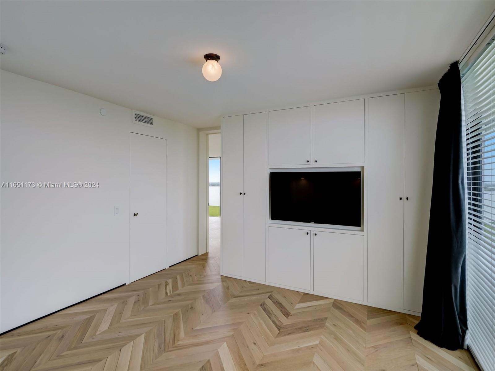 720 Coral Way # 14P