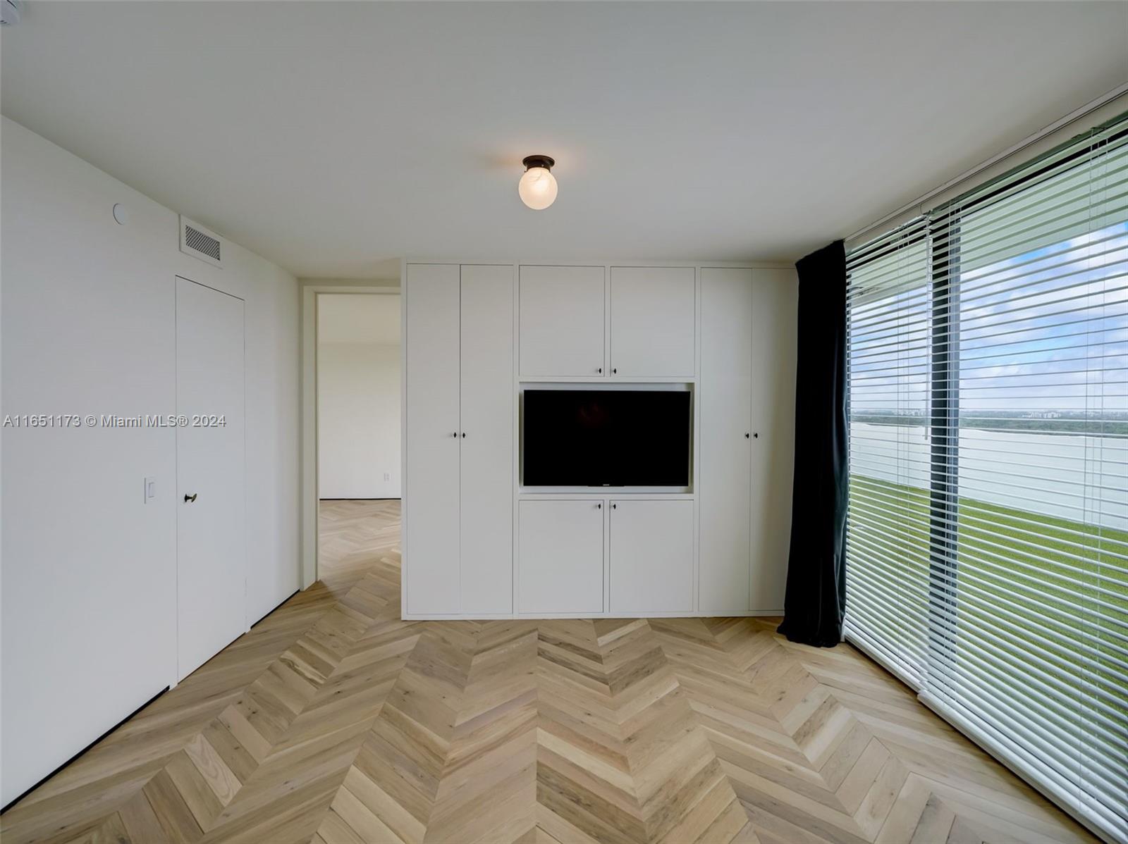 720 Coral Way # 14P
