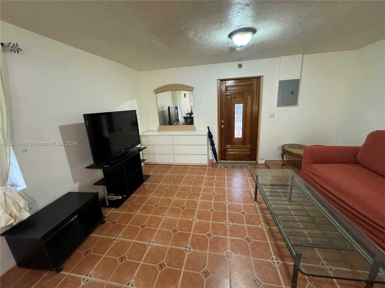 271 NE 154th St Unit: Guest