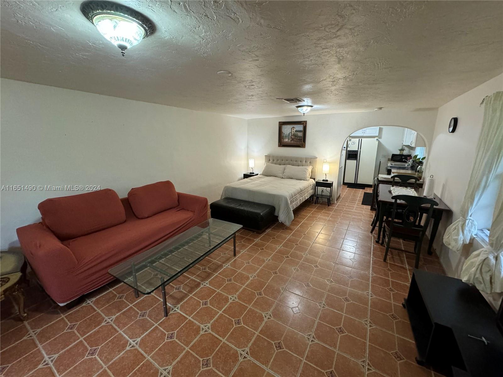 271 NE 154th St Unit: Guest