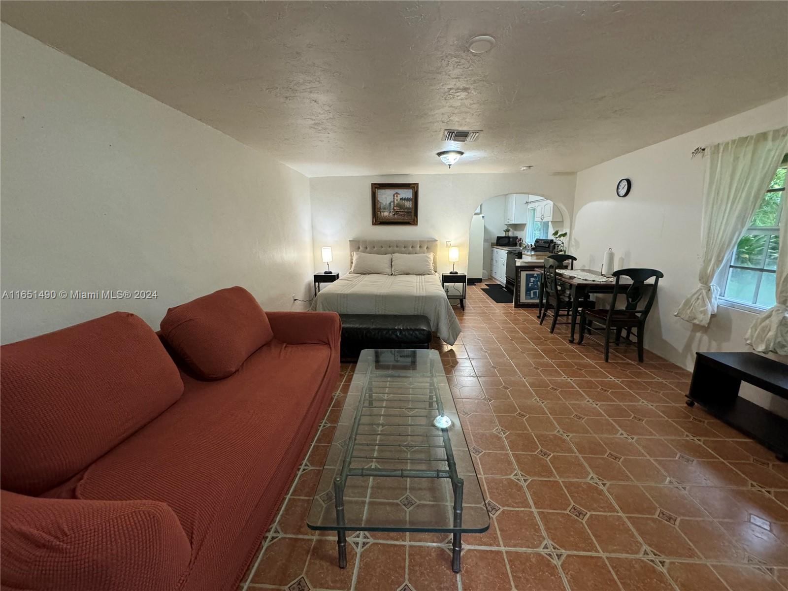 271 NE 154th St Unit: Guest