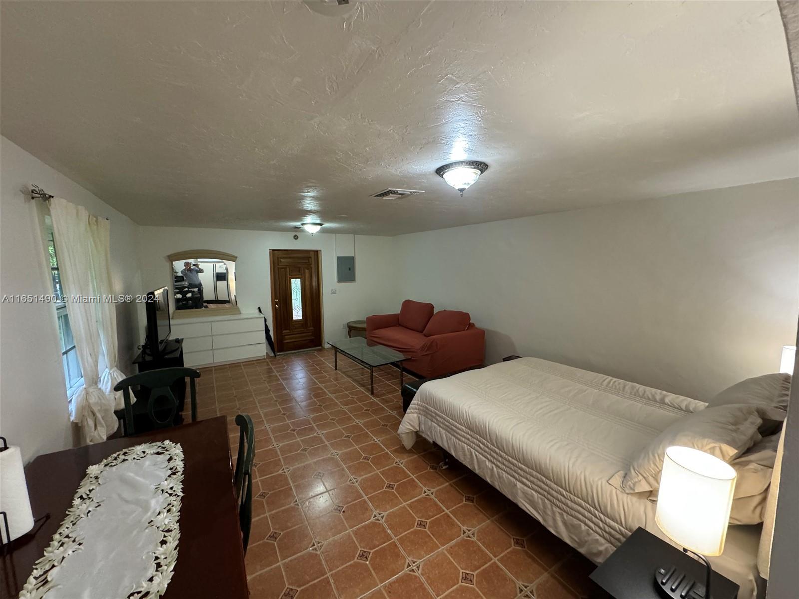 271 NE 154th St Unit: Guest