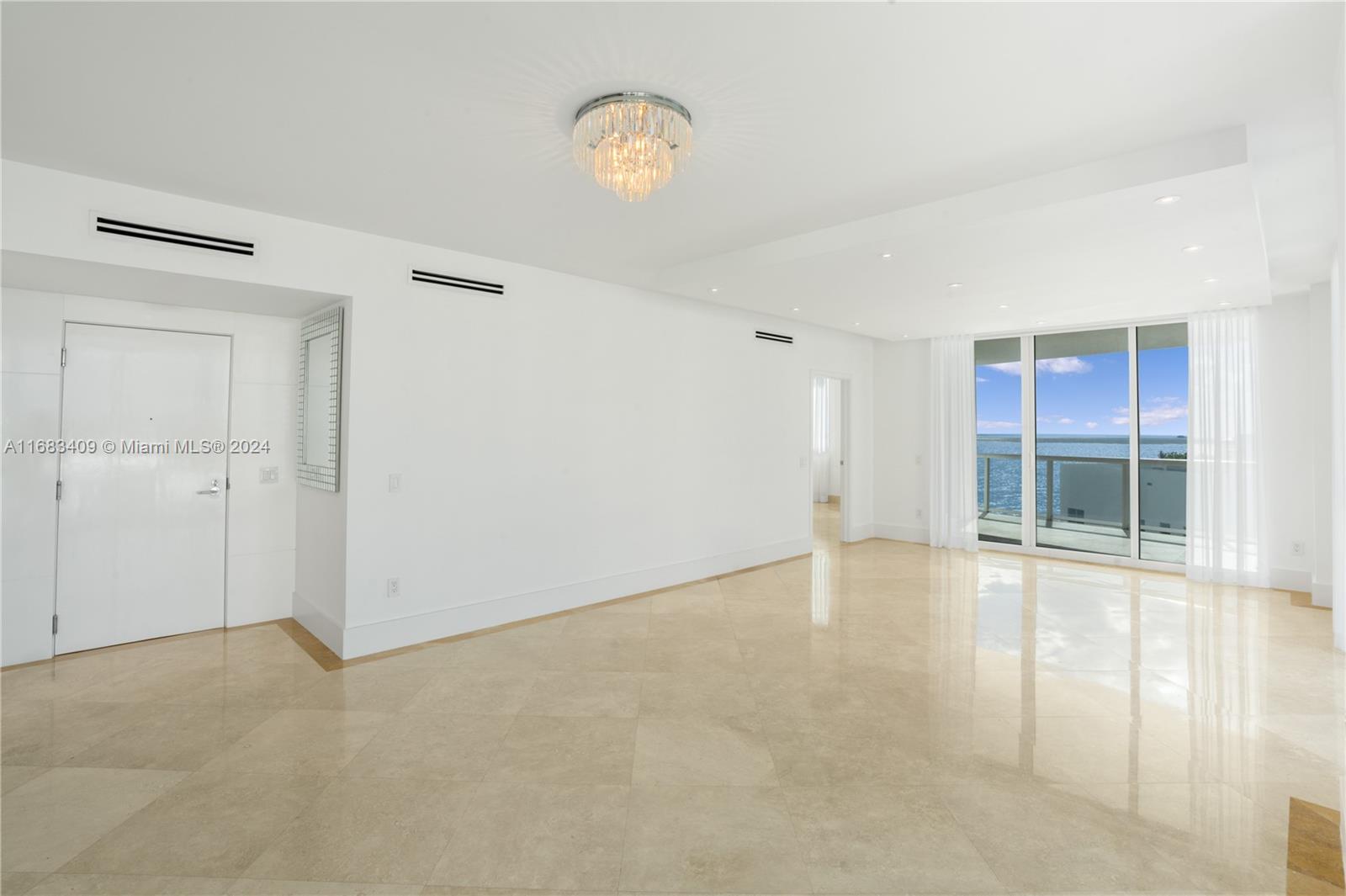 3801 Collins Ave # 901