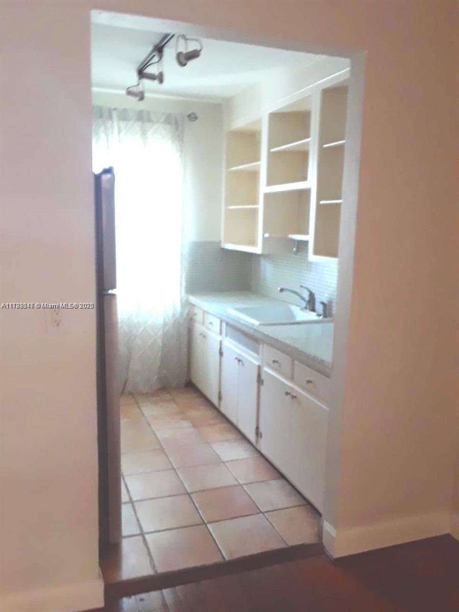 1610 Michigan Ave # 3