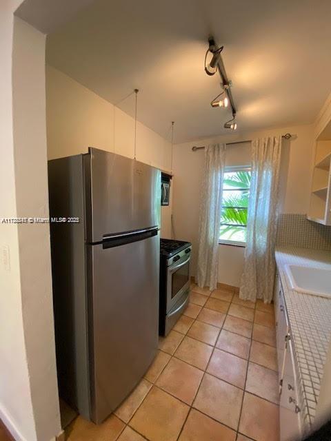 1610 Michigan Ave # 3