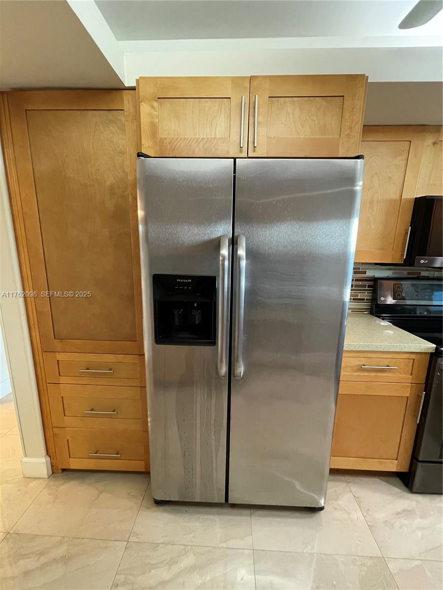 2655 Collins Ave # 1906