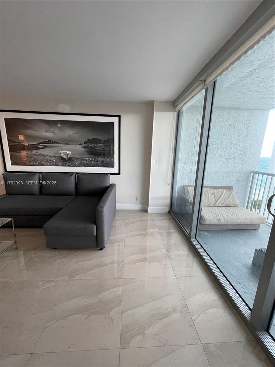 2655 Collins Ave # 1906