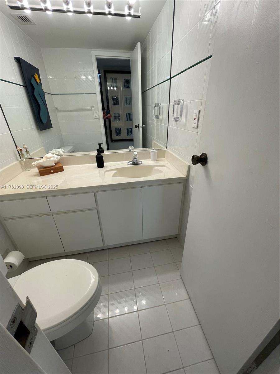 2655 Collins Ave # 1906