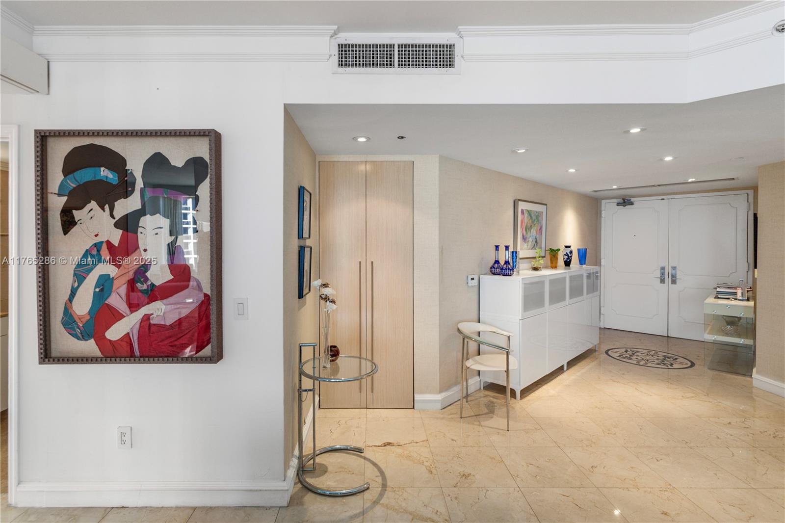 4775 Collins Ave # 2101