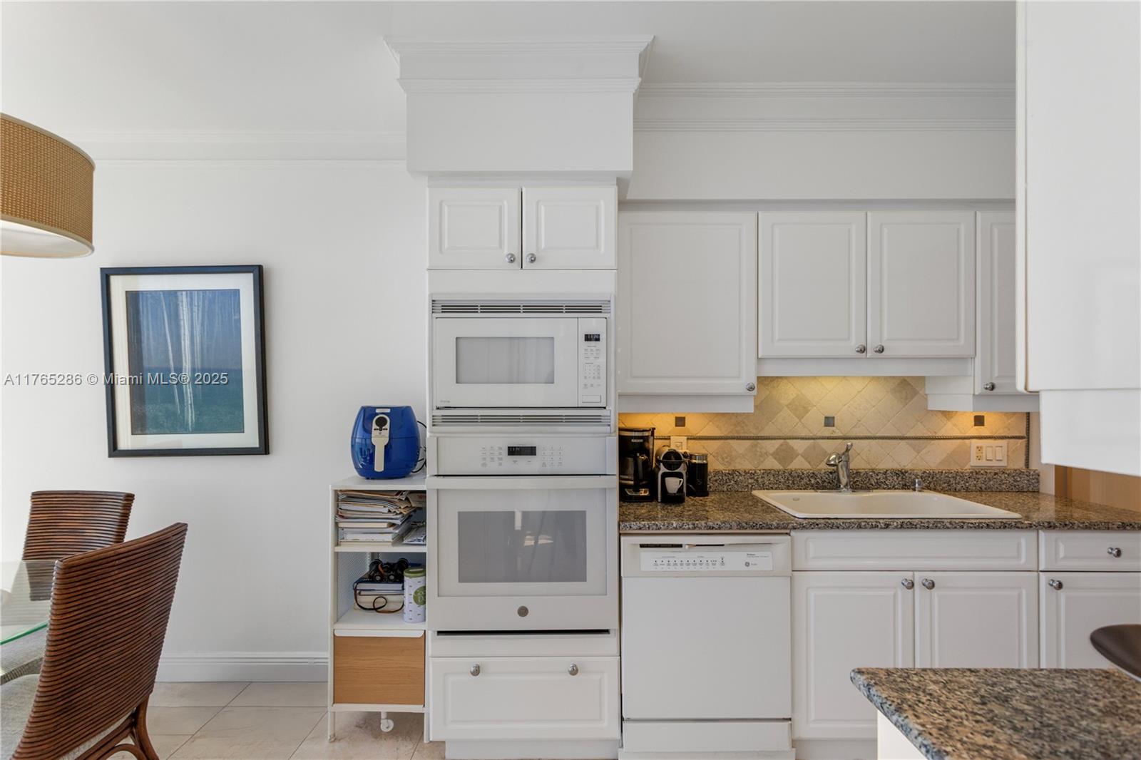 4775 Collins Ave # 2101