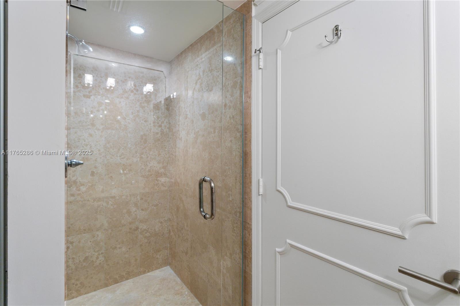 4775 Collins Ave # 2101