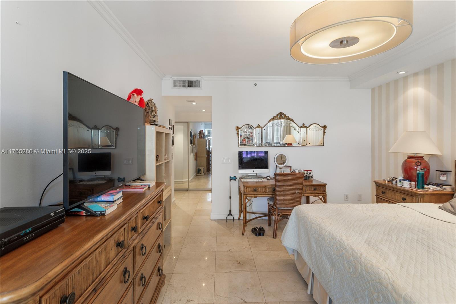 4775 Collins Ave # 2101