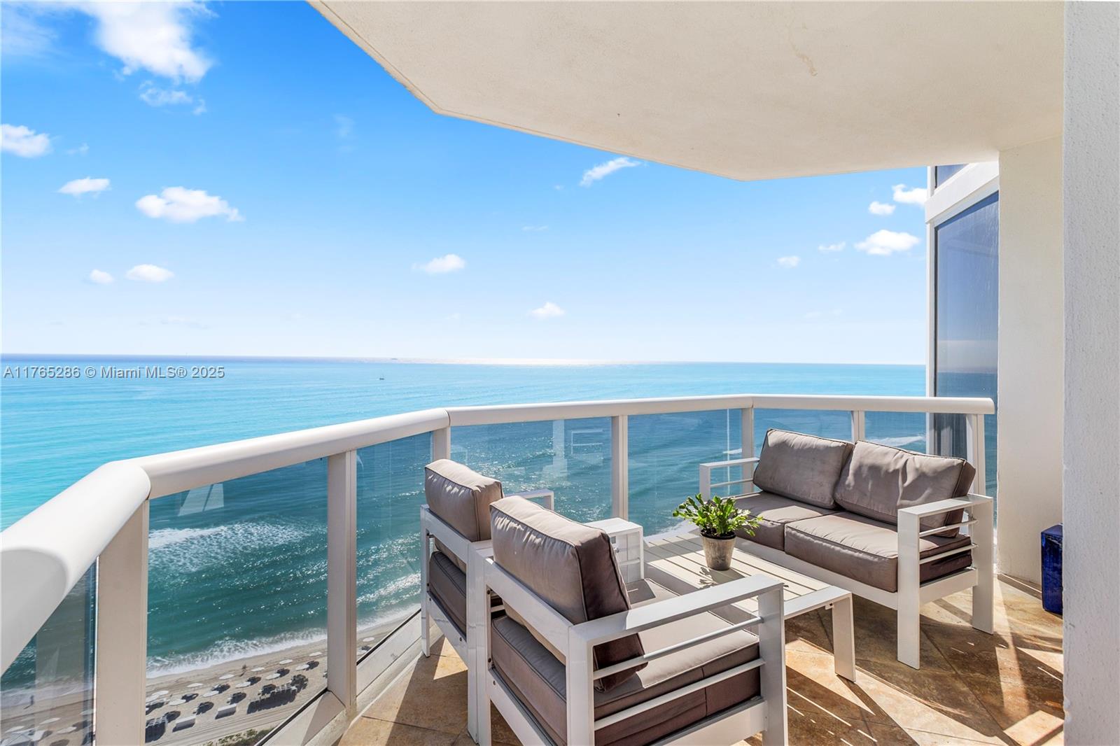 4775 Collins Ave # 2101